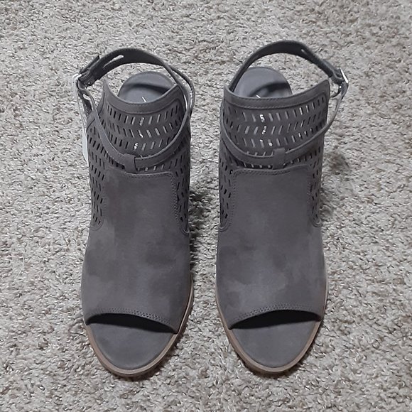 Women's American Eagle Faux Suede Look Shoes Size US 12. NWT. - Picture 3 of 7